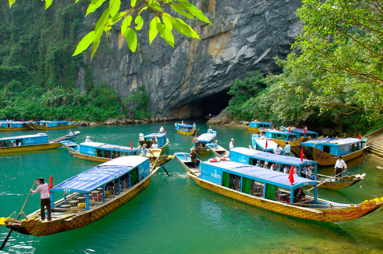 hue to Phong Nha caves by private car